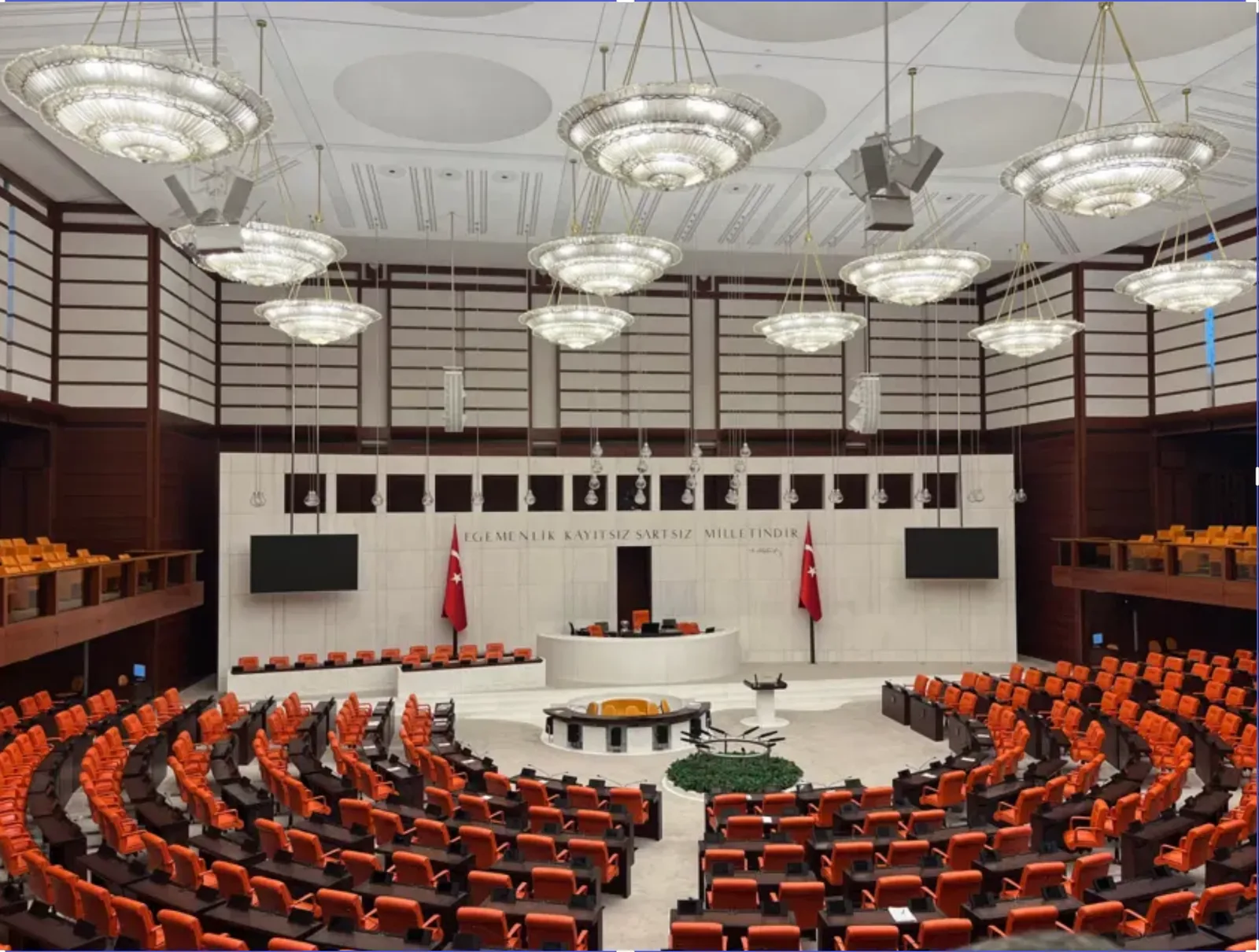 En Düşük Emekli Aylığı 23.552 TL'ye Yükseldi — Düzenleme Resmî Gazete'de Yayımlandı